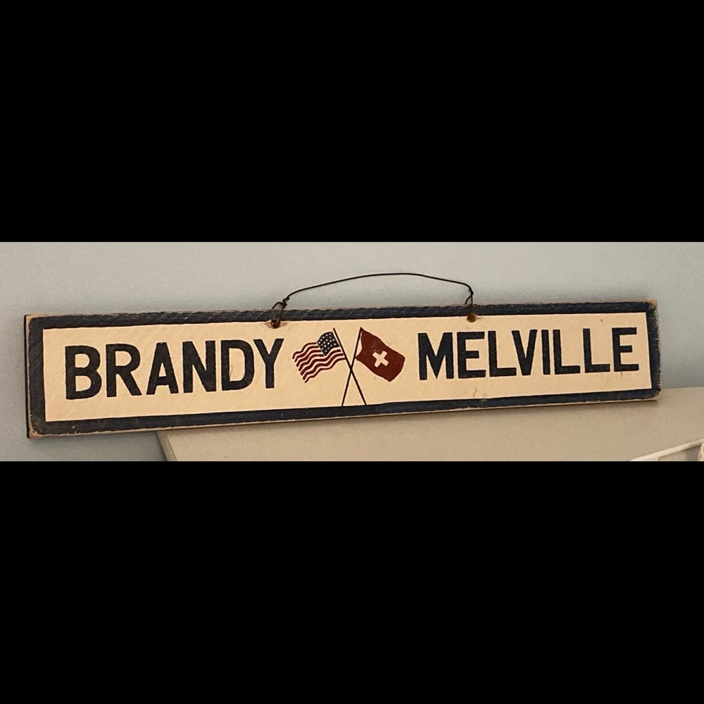 Brandy Melville Sign